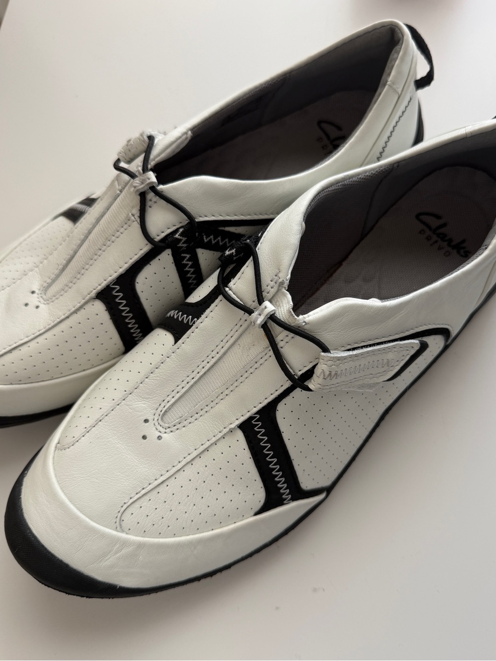 Clarks Privo Tequini White Black Leather Slip-On Slim Women’s Sneakers Size 11